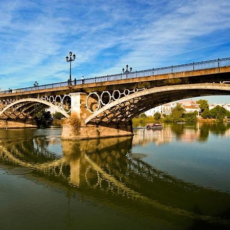 Loftriana Apartment Севиля Екстериор снимка